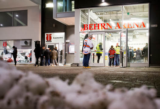 Entrén till Behrn Arena med snö i förgrunden