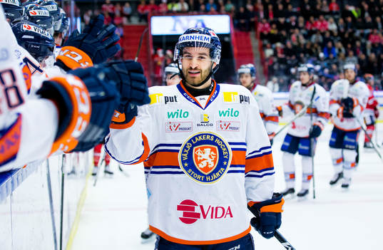 Växjös Andrew Calof gör 1-1 och jublar