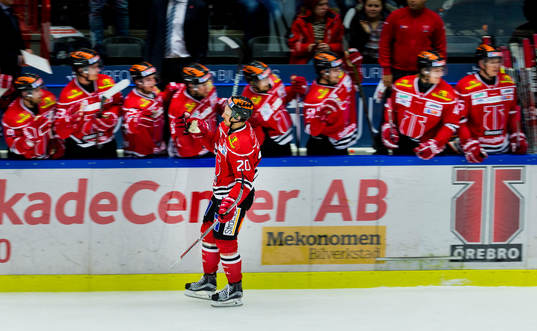 Örebros Marcus Weinstock gör 2-1 och jublar