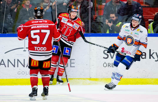 Örebros Jare Sallinen gör 3-2 och jublar