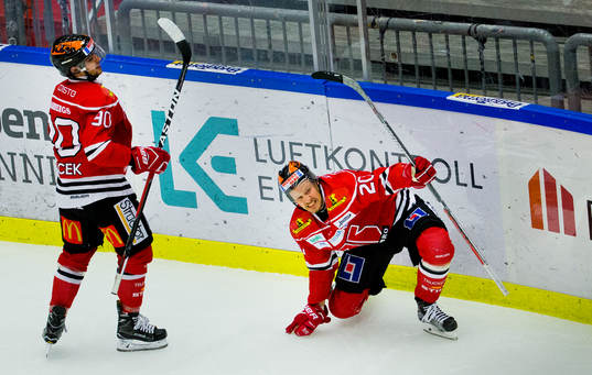 Örebros Marcus Weinstock gör 2-1 och jublar med Libor