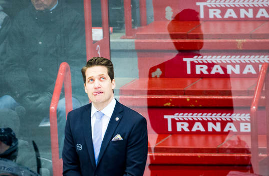 Växjös tränare Sam Hallam deppar