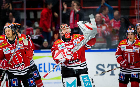 Örebros målvakt Eero Kilpeläinen jublar