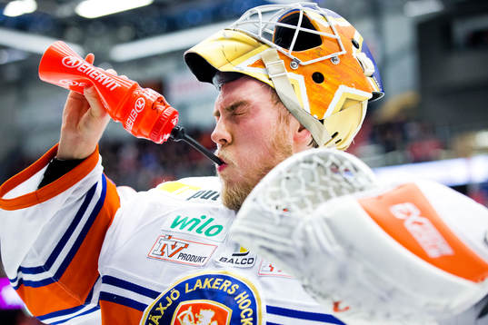 Växjös målvakt Viktor Andrén deppar