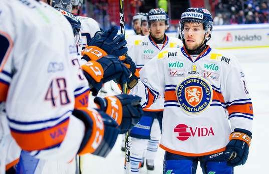 Växjös Linus Högberg jublar vid 1-1 målet