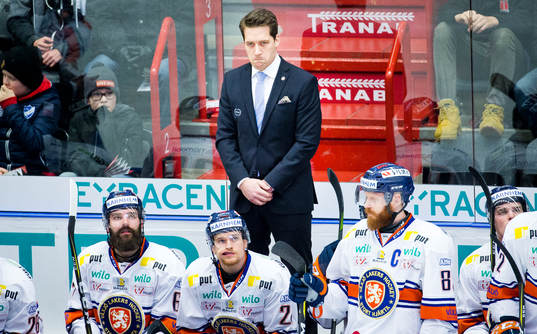 Växjös tränare Sam Hallam deppar