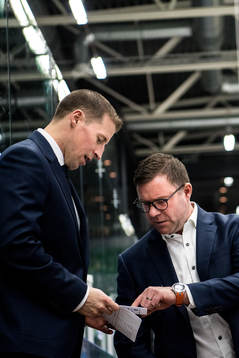 Rögles tränare Cam Abbott och assisterande tränare