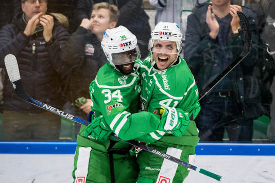 Rögles Edwin Hedberg jublar med Daniel Widing