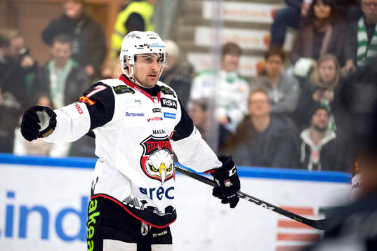 Malmö Redhawks Nils Andersson jublar