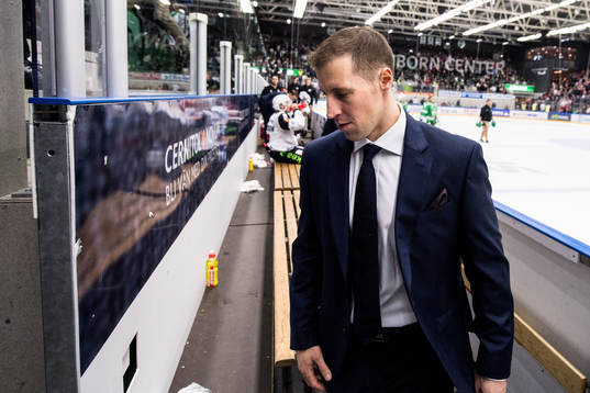 Rögles tränare Cam Abbott lämnar båset i periodpaus