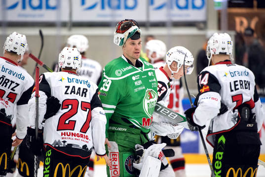 Rögles målvakt Justin Pogge deppar
