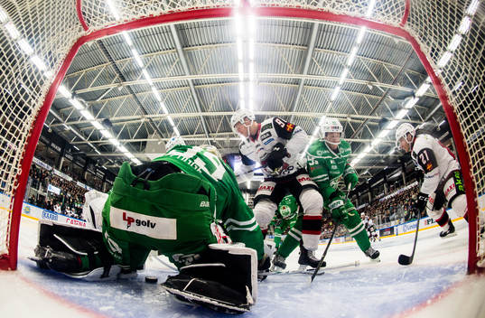 Malmö Redhawks Max Görtz och Andy Miele oroar framför
