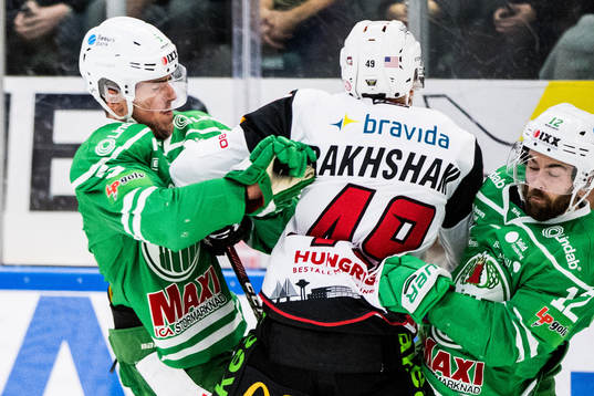 Rögles Alen Bibic och Jack Connolly mot Malmö Redhawks