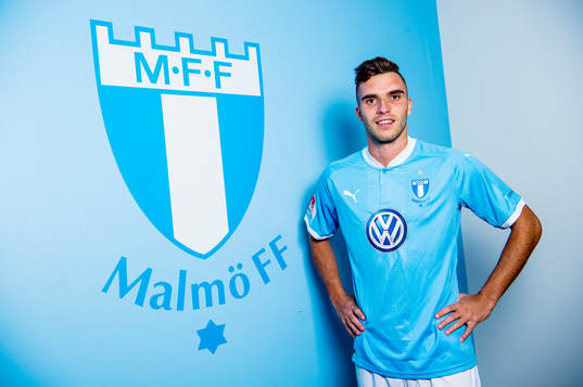 Malmö FF presenterar Egzon Binaku som ny spelare, här