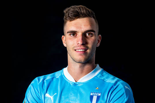 Malmö FF presenterar Egzon Binaku som ny spelare, här