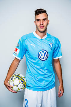 Malmö FF presenterar Egzon Binaku som ny spelare, här