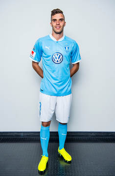 Malmö FF presenterar Egzon Binaku som ny spelare, här