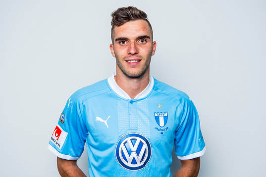 Malmö FF presenterar Egzon Binaku som ny spelare, här