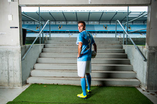 Malmö FF presenterar Egzon Binaku som ny spelare, här