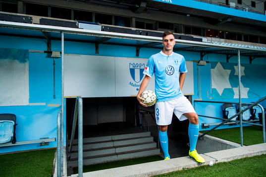Malmö FF presenterar Egzon Binaku som ny spelare, här