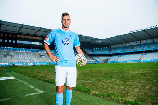 Malmö FF presenterar Egzon Binaku som ny spelare, här