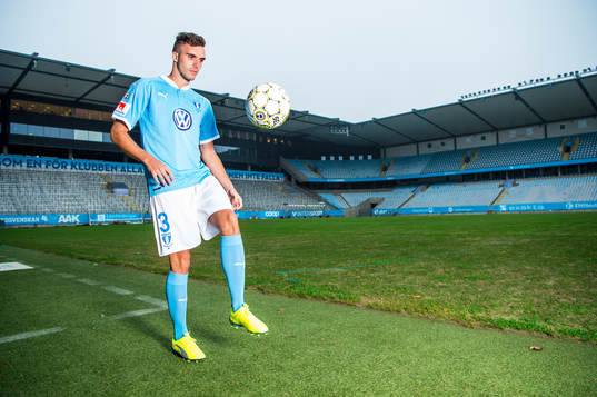 Malmö FF presenterar Egzon Binaku som ny spelare, här