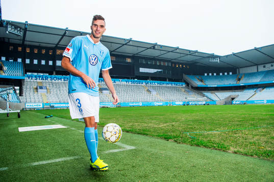 Malmö FF presenterar Egzon Binaku som ny spelare, här