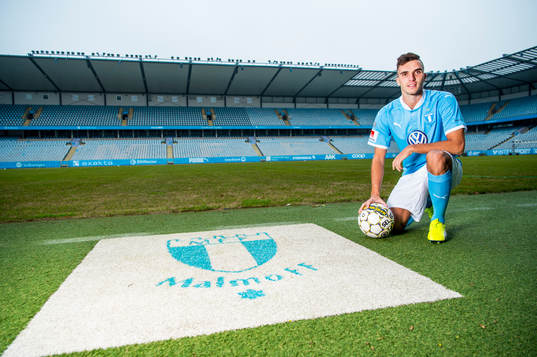 Malmö FF presenterar Egzon Binaku som ny spelare, här