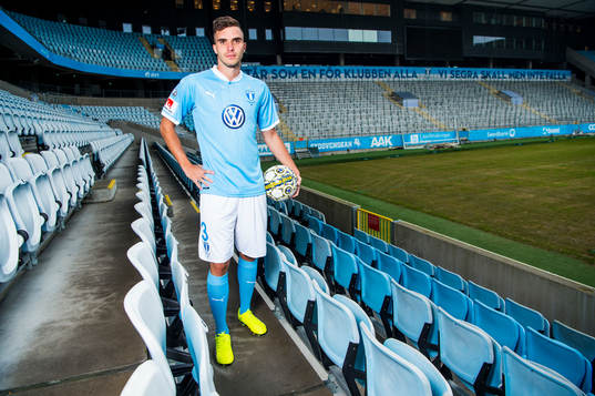 Malmö FF presenterar Egzon Binaku som ny spelare, här