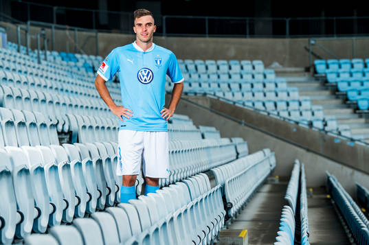 Malmö FF presenterar Egzon Binaku som ny spelare, här