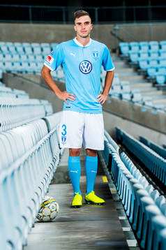 Malmö FF presenterar Egzon Binaku som ny spelare, här