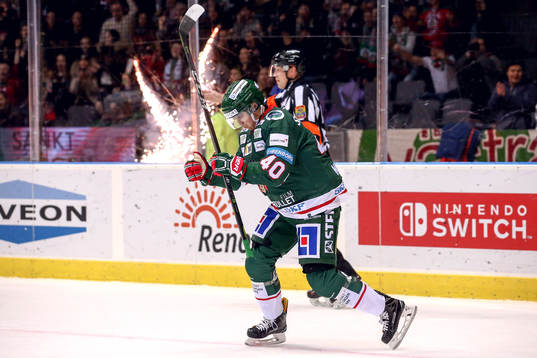 Frölundas Joel Mustonen jublar