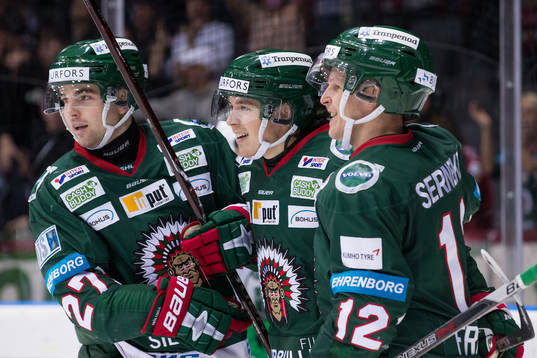 Frölundas Joel Mustonen jublar ihop med Ponthus Westerholm