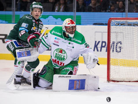 Frölundas Max Friberg med en chans framför Rögles