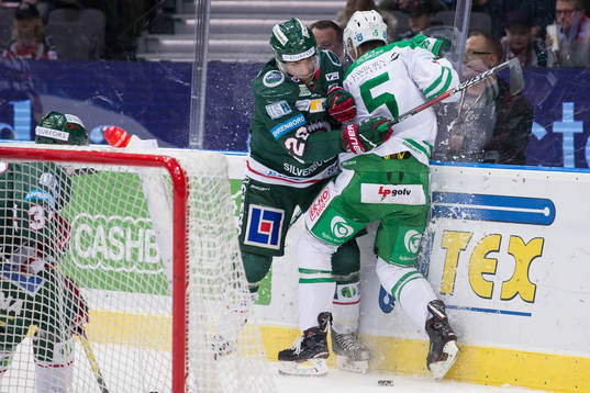 Frölundas Joel Lundqvist tacklar Rögles Alen Bibic