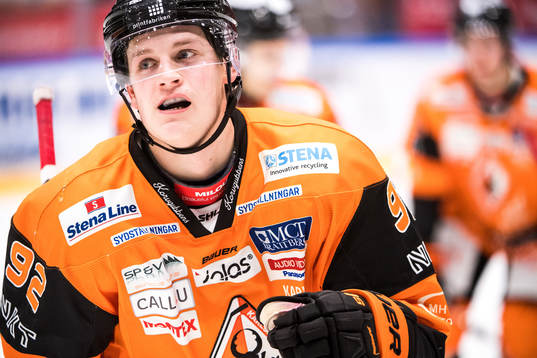 Karlskronas Henrik Törnqvist  jublar