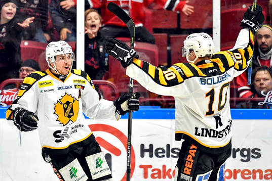 Skellefteås Pär Lindholm och Joakim Lindström jublar