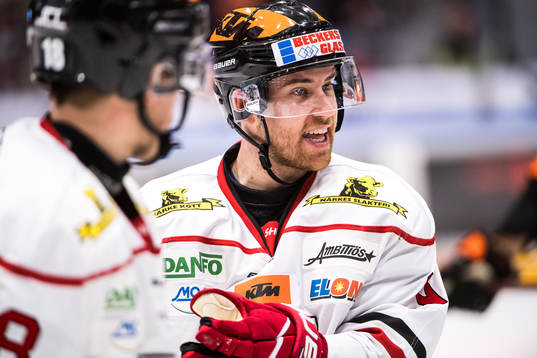 Örebros Tylor Spink  reagerar