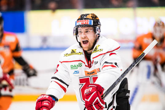 Örebros Tylor Spink reagerar