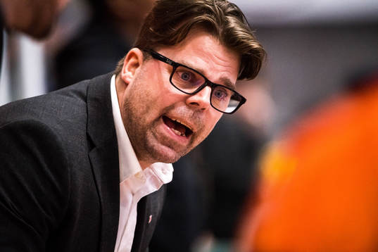 Karlskronas tränare Ove Molin  reagerar