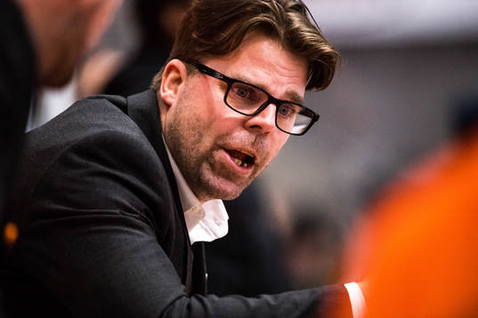 Karlskronas tränare Ove Molin  reagerar