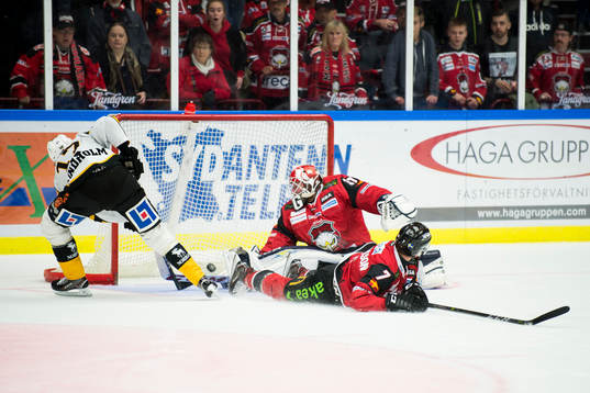 Skellefteås Pär Lindholm gör 2-3 målet på Malmö