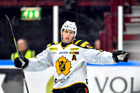Skellefteås Joakim Lindström jublar