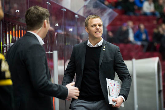 Skellefteås tränare Bert Robertsson jublar