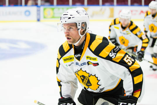 Skellefteås Michael Kostka jublar