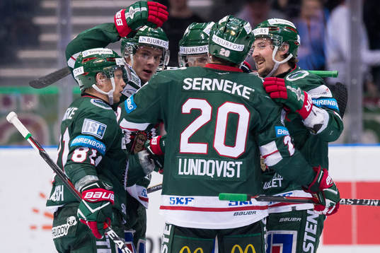 Frölundas Matt Donovan jublar och omfamnas