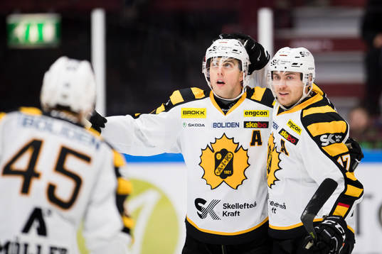 Skellefteås Joakim Lindström jublar