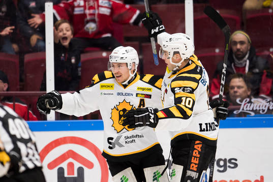 Skellefteås Joakim Lindström och Pär Lindholm  jublar