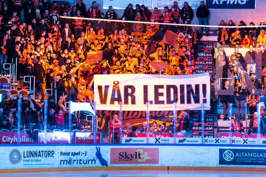 Karlskrona supportrar med tifo