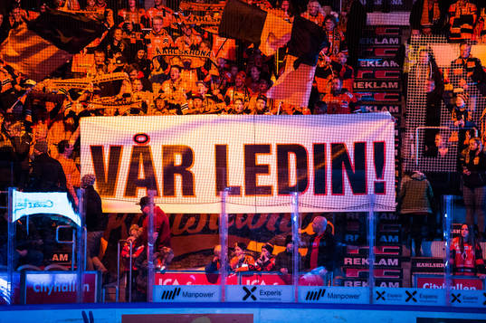 Karlskrona supportrar med tifo